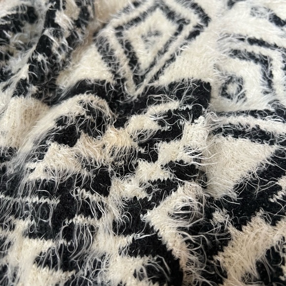 Cream/black Aztec pattern sweater - Picture 4 of 6